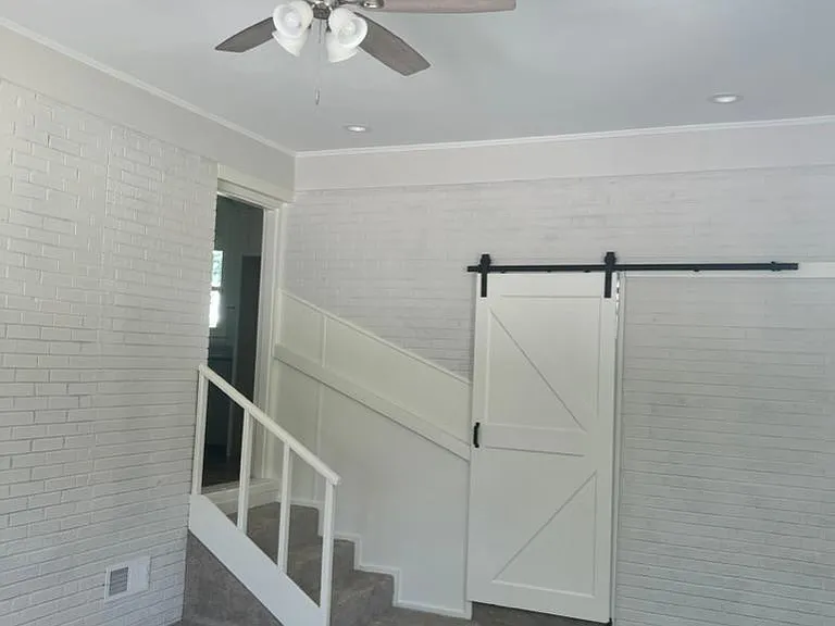 1515 Greenview Dr — Photo 4