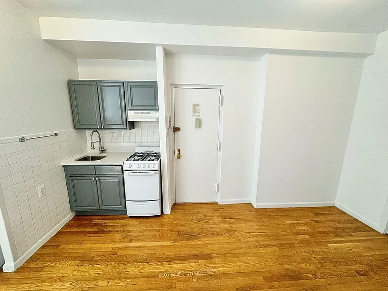 79 Thompson St #2 — Photo 5