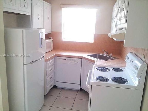 2nd image of 1975 NE 135th St APT 2G