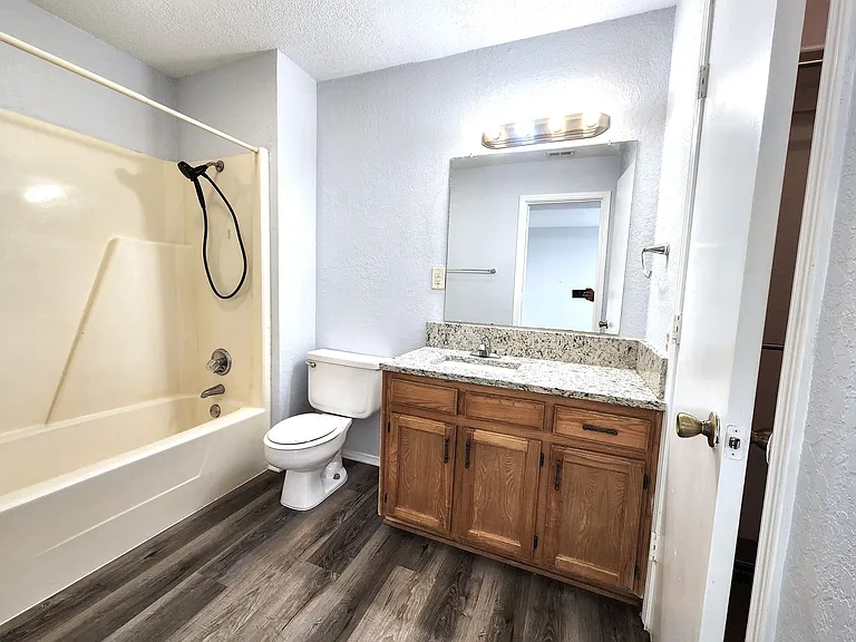 2202 Bolivar St — Photo 24