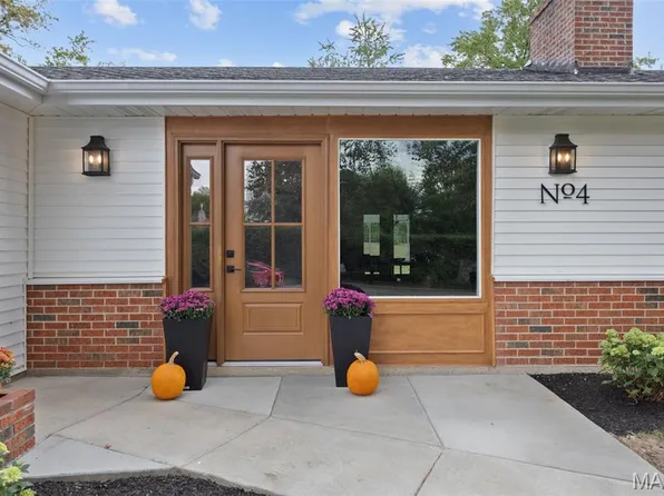 4 Downey Ln, Saint Louis, MO 63132