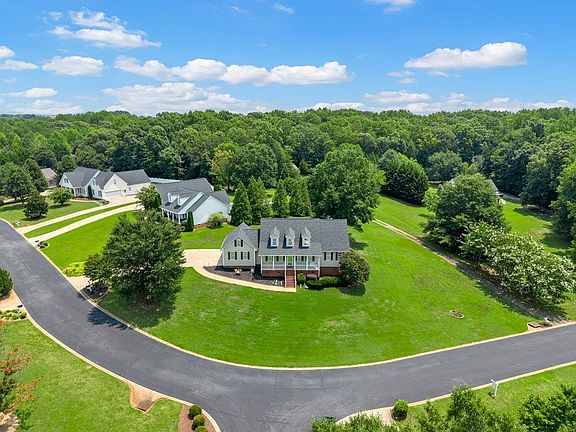 2nd image of 404 Shallowford Dr