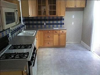 3rd image of 1421 W Lovers Ln