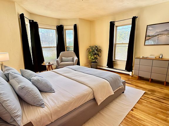 3rd image of 8 Chestnut St #1