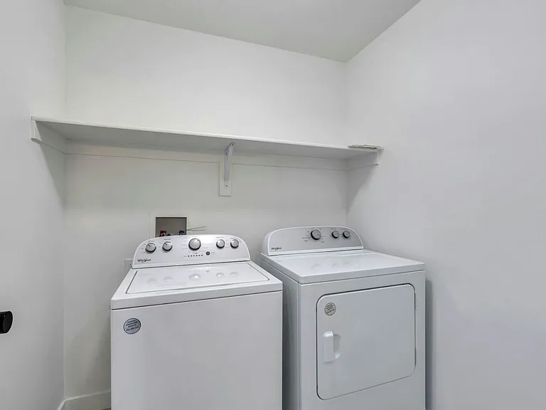 923 S 950 W — Photo 23