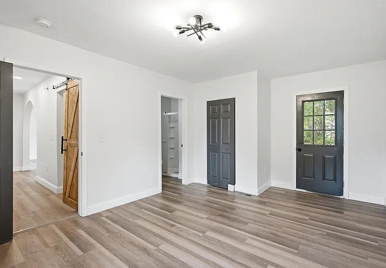 255 Telford St — Photo 3