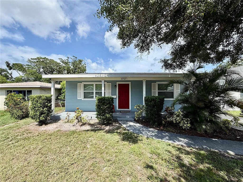 3 bed, 1.0 bath, 990 sqft, $2,200 — Photo 1