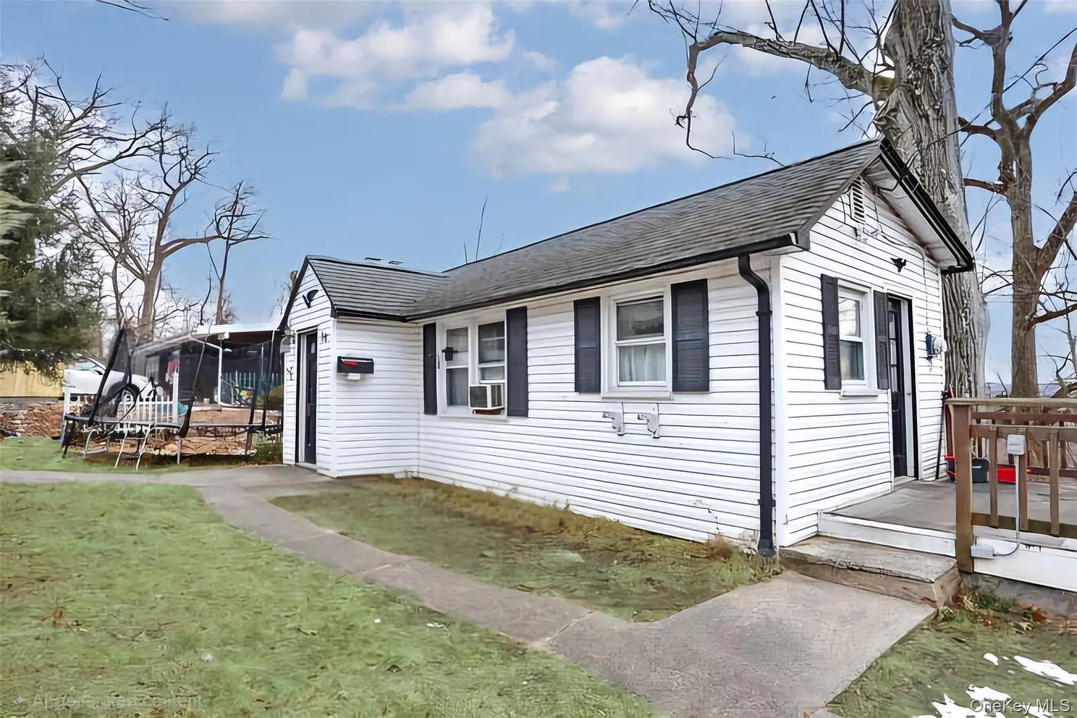 30 Lindbergh Lane photo 1