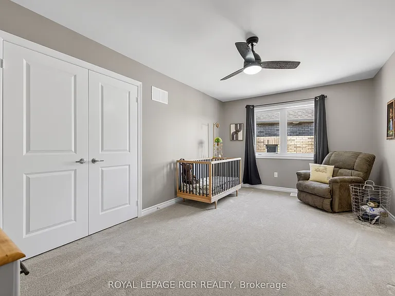 375 Russell St — Photo 14