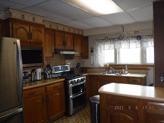3rd image of 425 Franklin St