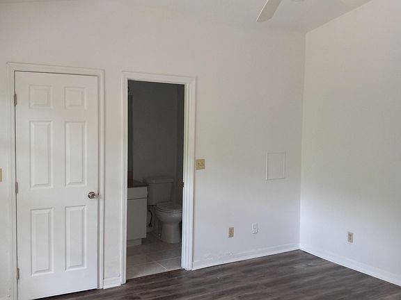 4th image of 3137 W Varn Ave