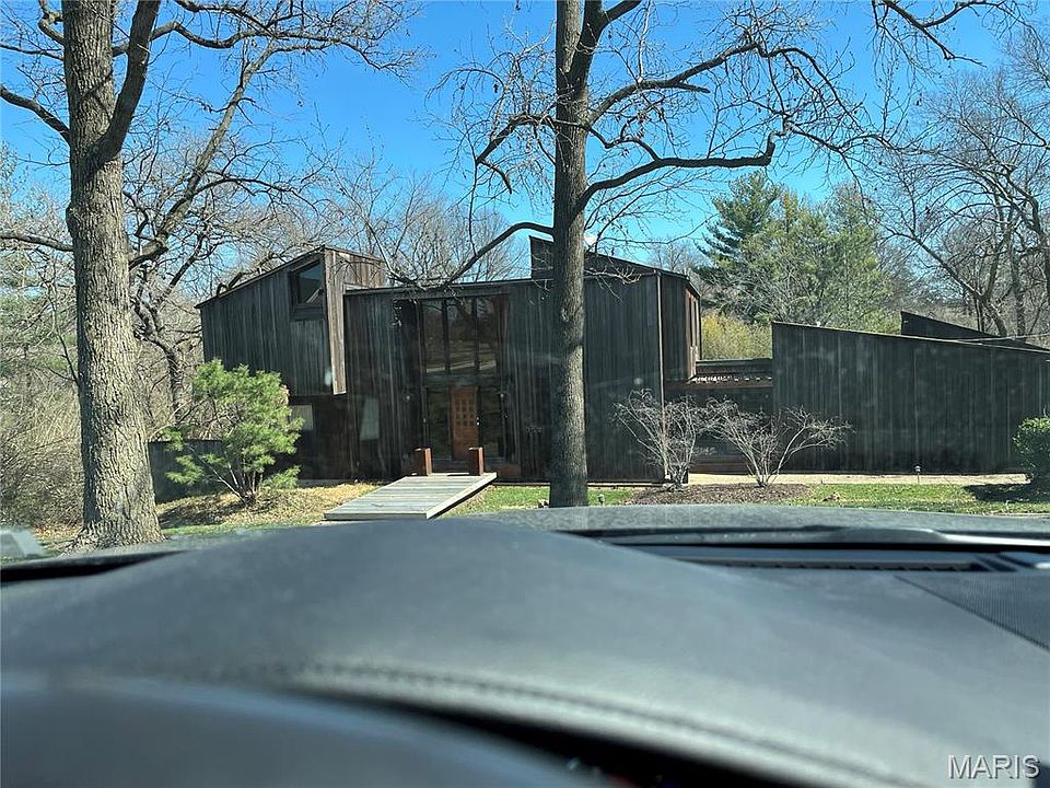 1st image of 952 W Revere Dr