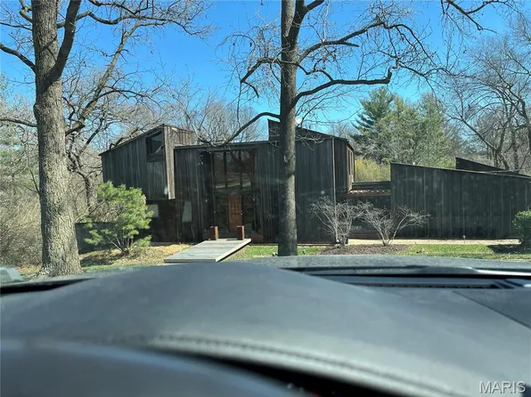952 W Revere Dr, Saint Louis, MO 63141