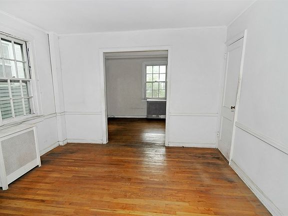 2nd image of 3 Arlington Pl #1X