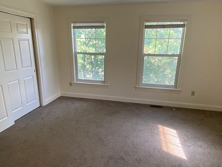 345 Dorset St #E — Photo 11