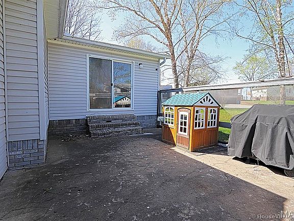 3rd image of 301 Kimberly Dr