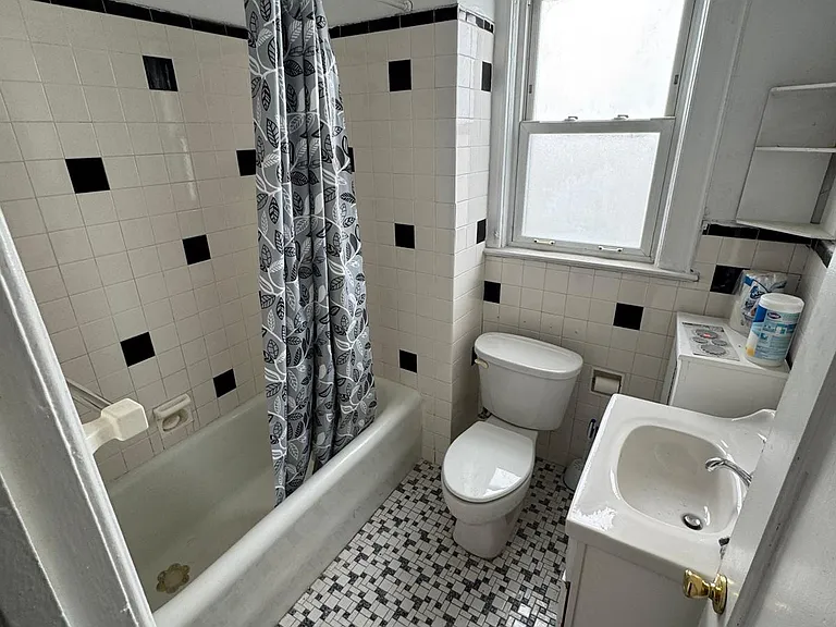682 Morris Park Ave #1 — Photo 4