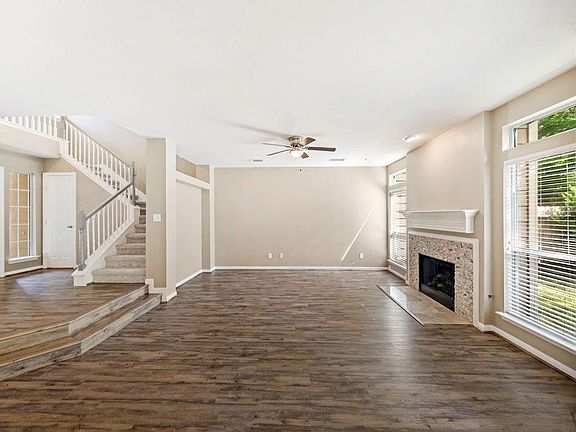 4th image of 86 N Valley Oaks Cir