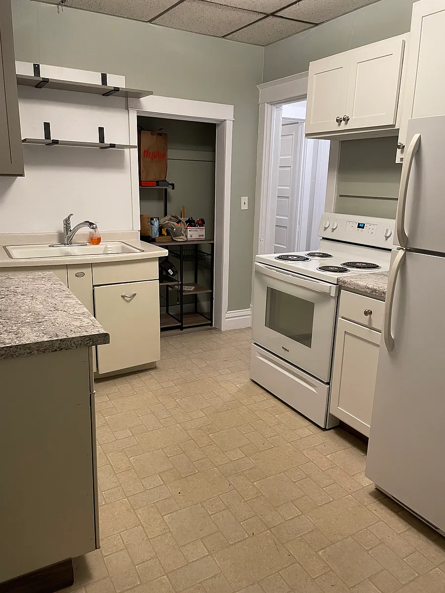 Building Photo - 432 E 7th St #1