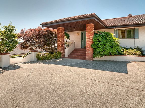 3rd image of 230 Grandview Cir