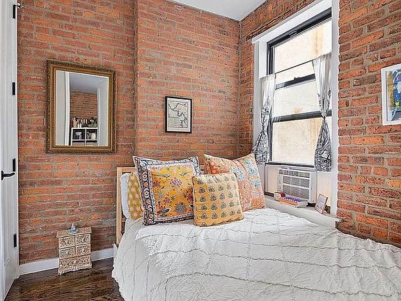 5th image of 110 E 1st St #5F