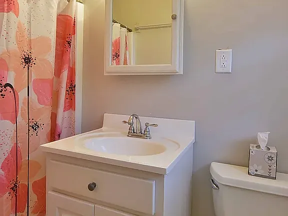 bathroom in master bedroom