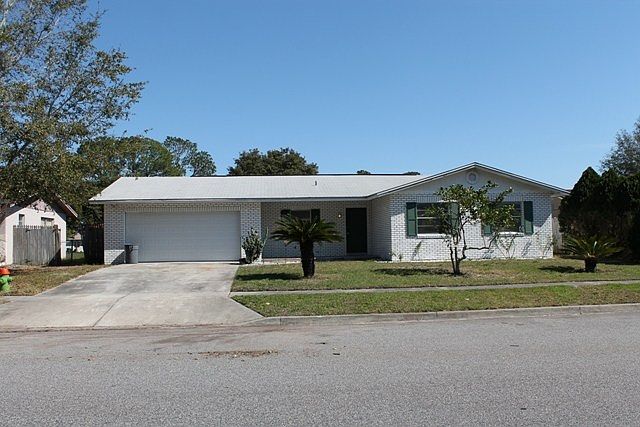 1st image of 209 Sir Lawrence Dr