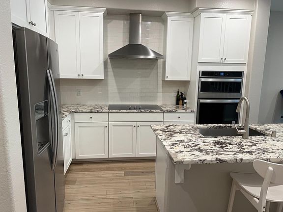 Kitchen with all appliances