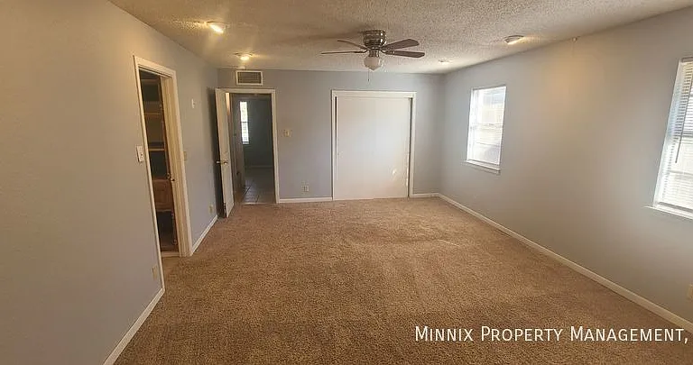 2905 Ventura Ave — Photo 30
