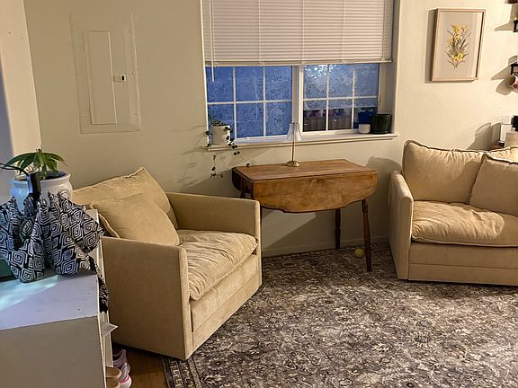5th image of 9849 N Lombard St Room 2