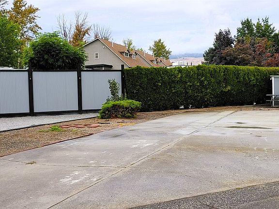 2nd image of 415 Commonwealth Rd #803