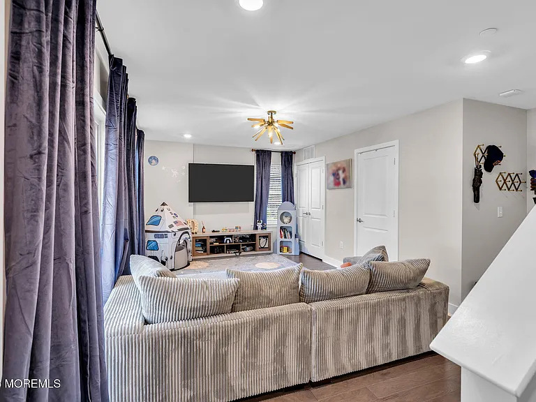 35 Kelly Way — Photo 18