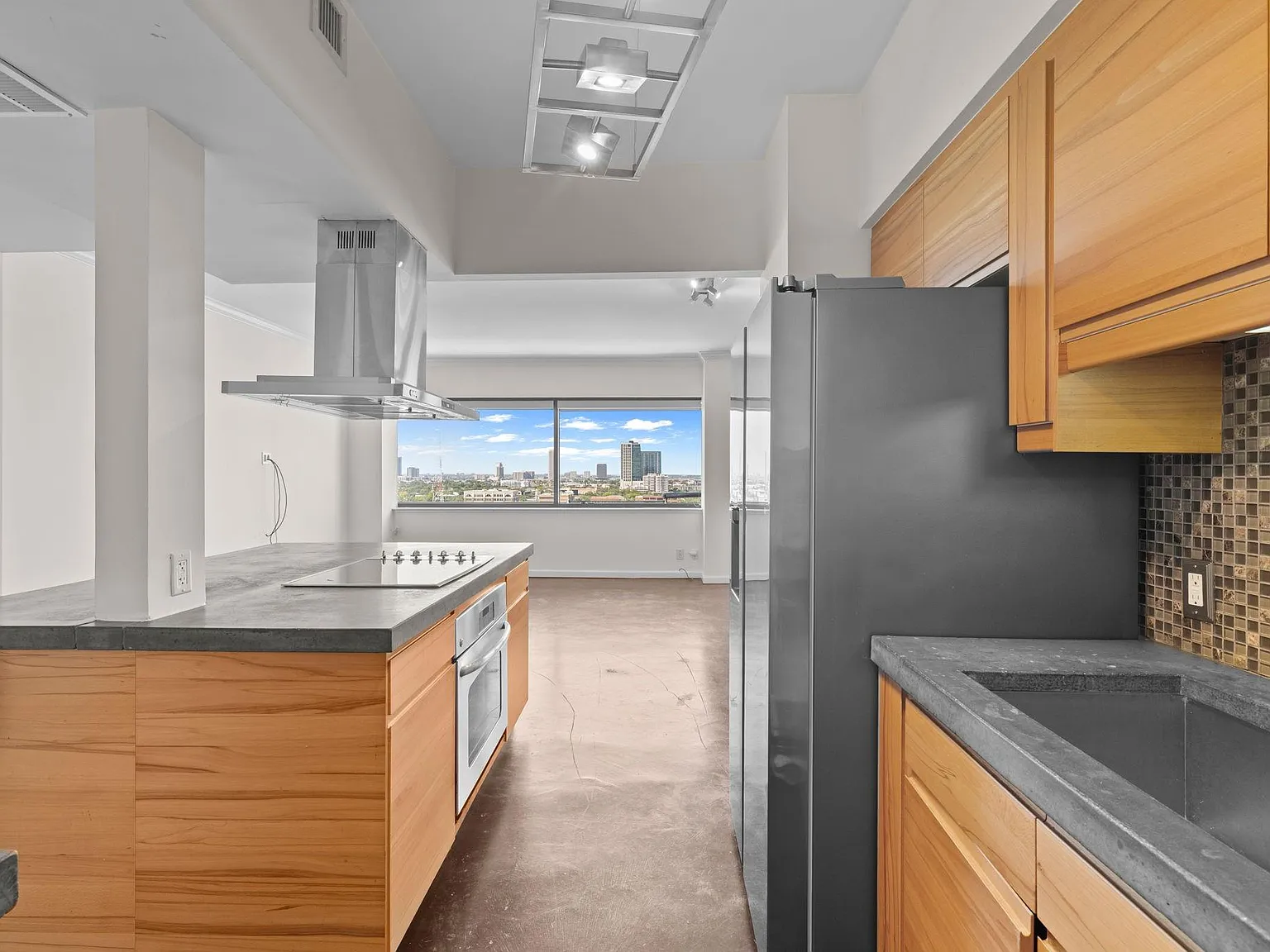 1 bed, 1.0 bath, 899 sqft, $2,395 — Photo 3