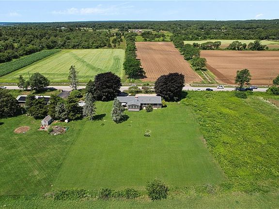 3rd image of 240 Matunuck Beach Rd
