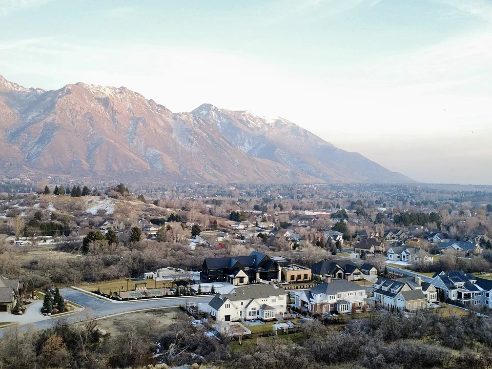 Hillside Cir