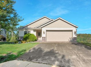 205 Bluffs Ridge Ct, Duluth, MN 55811