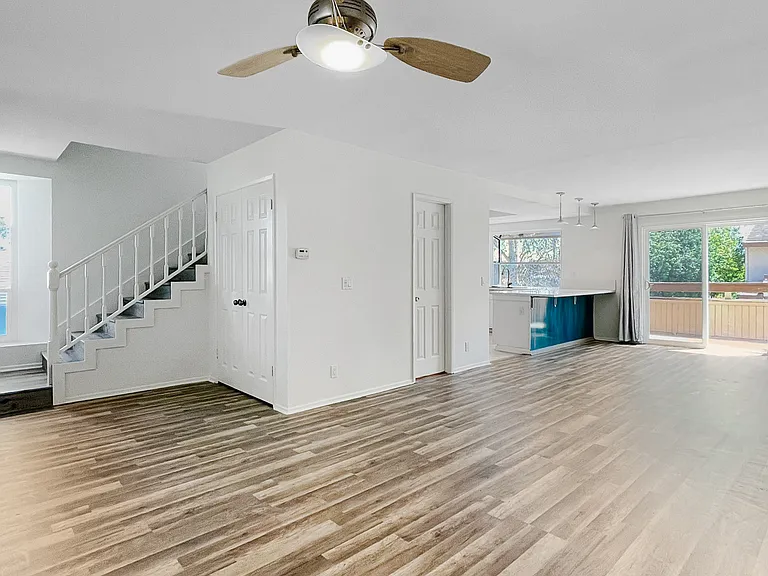2504 Woodlands Way — Photo 4