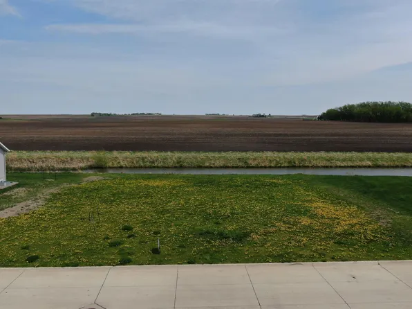421 White Fox Dr, Clarion, IA 50525