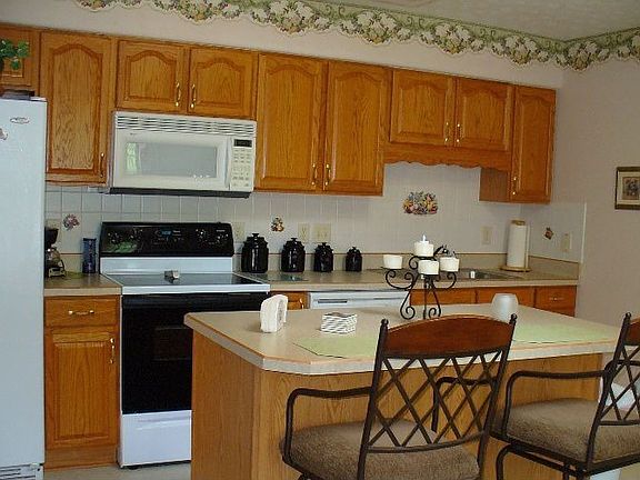 3rd image of 1790 Primrose Ln