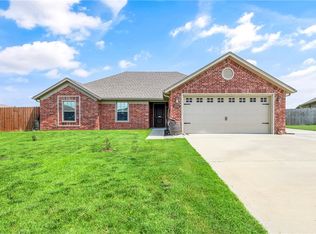 1194 Silver Oak St, Elkins, AR 72727