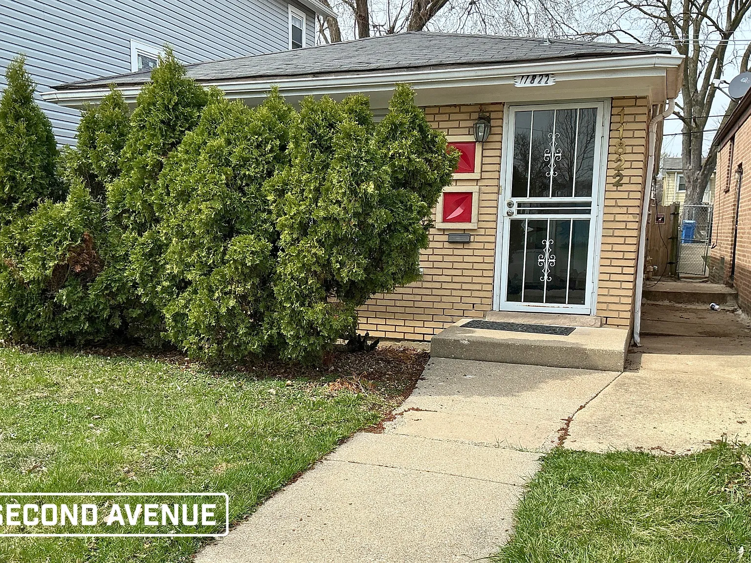 3 bed, 1.0 bath, 924 sqft, $1,549 — Photo 1