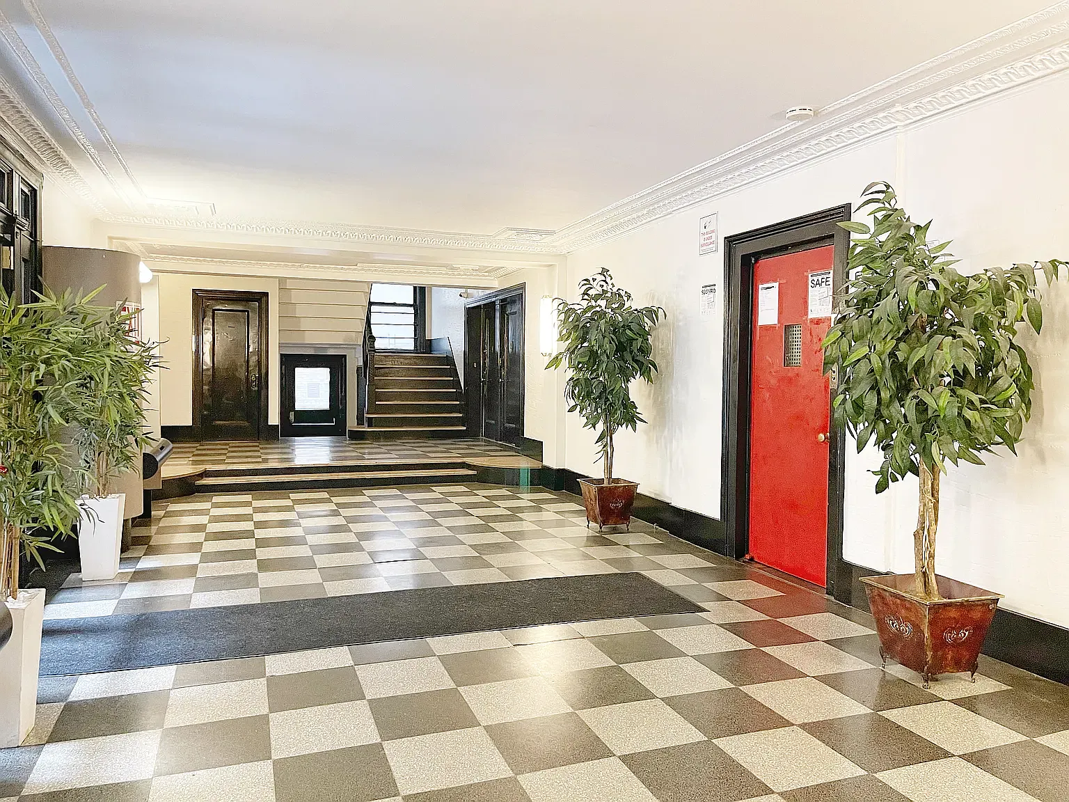 111 West 16th Street — Photo 2