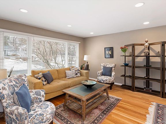 4th image of 4 Pine Ridge Road