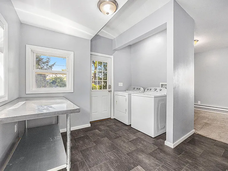 329 Ann St NE — Photo 13