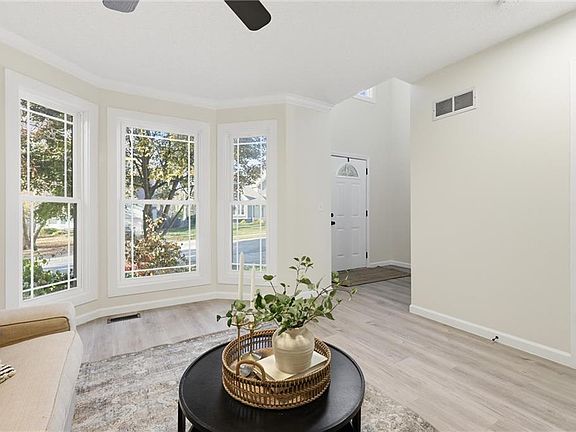 5th image of 961 E Cavendish Trl