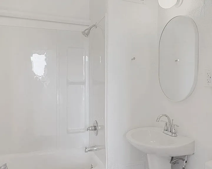 St. Regis Apartments — Photo 10