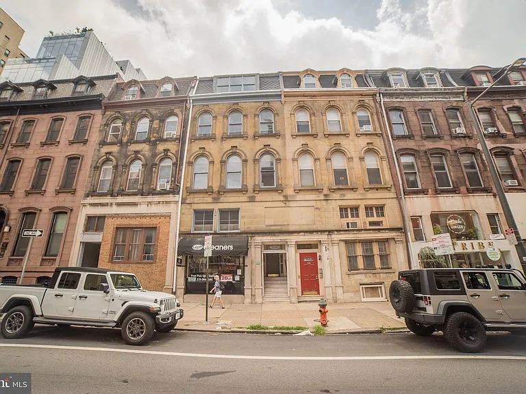 2116 Walnut St #2F — Photo 1