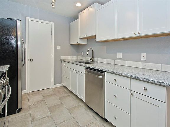 5th image of 10426 Desdemona Dr