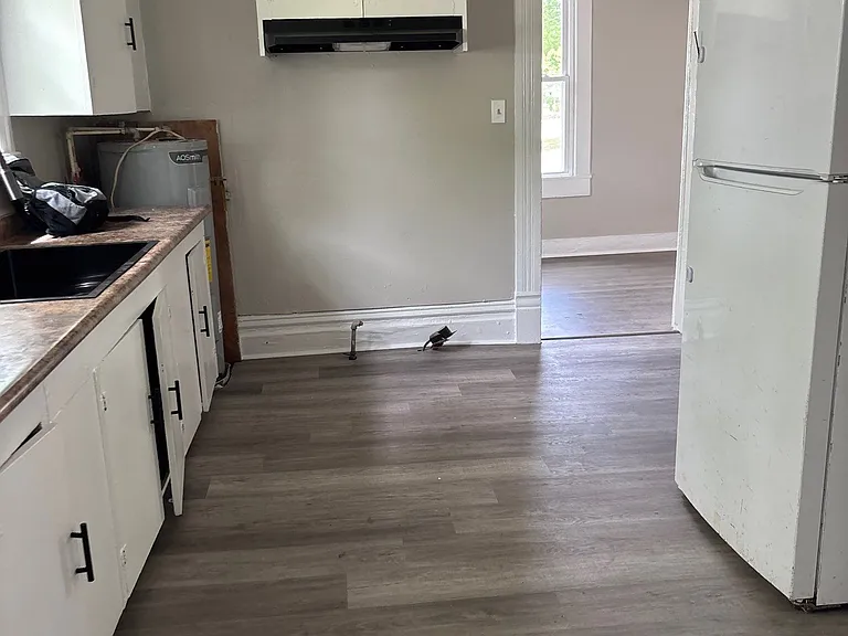 118 N College St #B — Photo 7