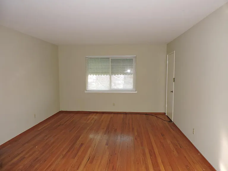 4501 Del Rio Rd #4 — Photo 3